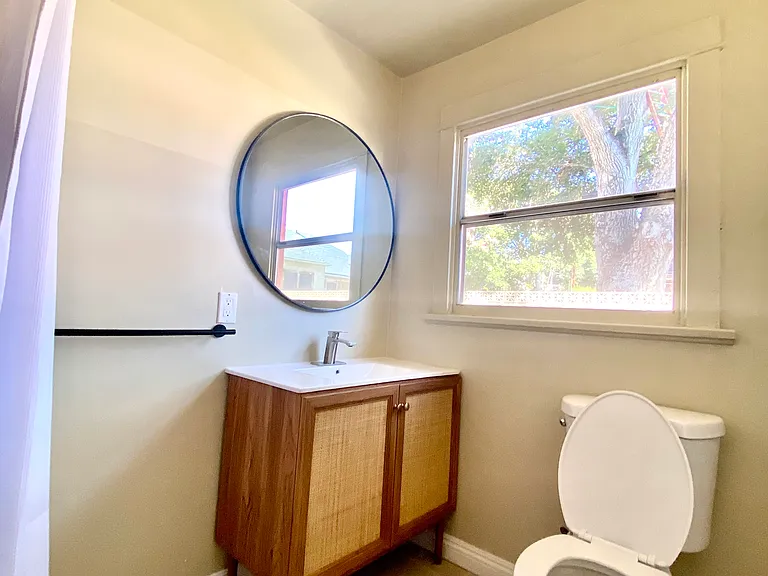 231 Melrose Ave #C — Photo 14