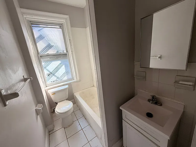 56 Van Reypen St #24E — Photo 4