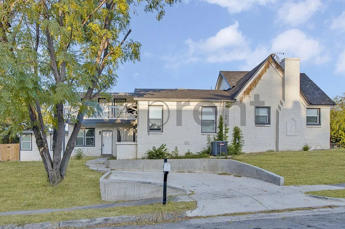 3 bed, 1346 sqft, $1,800 — Photo 1
