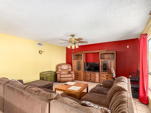 4th image of 843 N 59th Dr