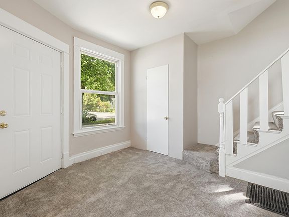 3rd image of 1128 Sigsbee St SE