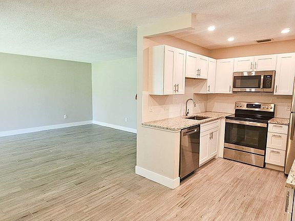 4th image of 11 Vista Palm Ln APT 106