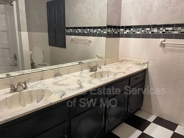 2546 S McCann Ave — Photo 7