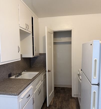 5th image of 3008 O St APT 8