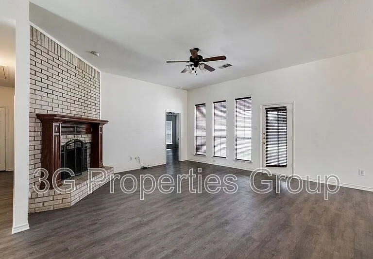 1316 Lochness Dr — Photo 7