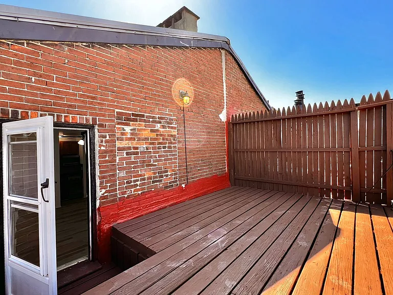 402 S 9th St — Photo 16