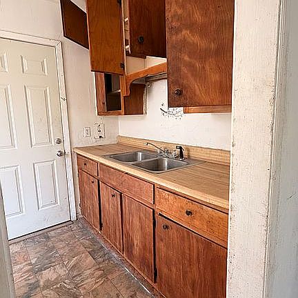 3rd image of 1603 W 30th Ave