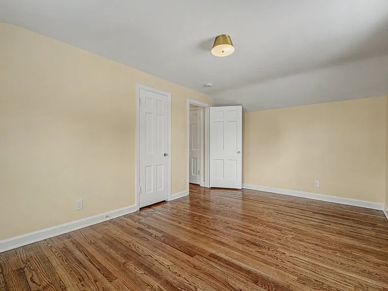 303 Wesley St — Photo 20