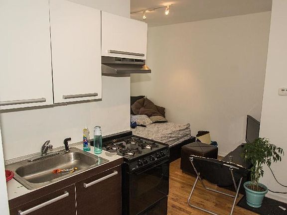 3rd image of 5052 N Winthrop Ave #207