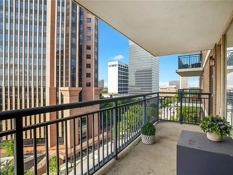 620 Peachtree St NE #911 — Photo 16