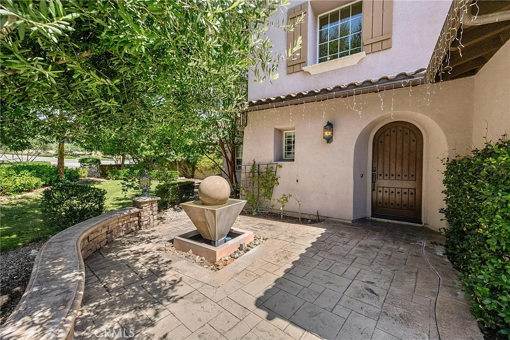 5 bed, 5.5 bath, 5315 sqft, $8,500 — Photo 1