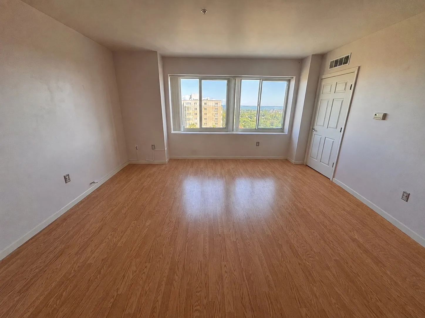 1 bed, 1.0 bath, 804 sqft, $2,400 — Photo 3