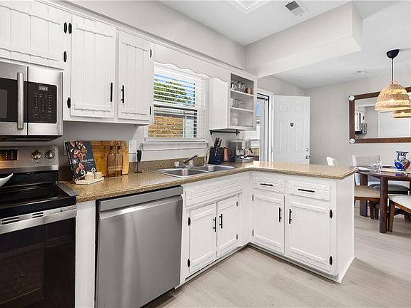 3rd image of 4754 Hollis Rd