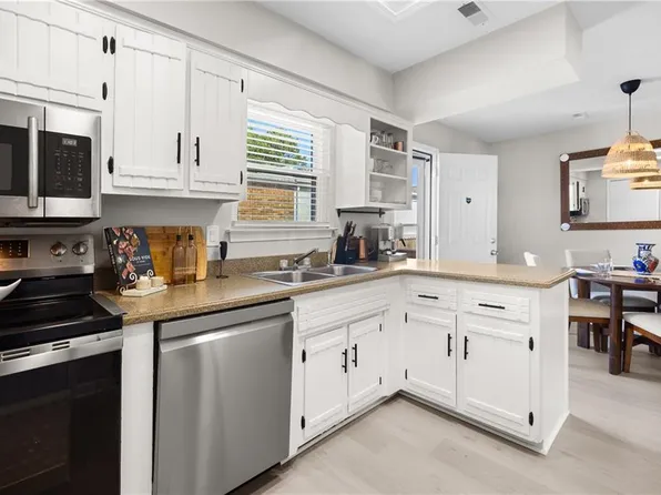 4754 Hollis Rd, Virginia Beach, VA 23455