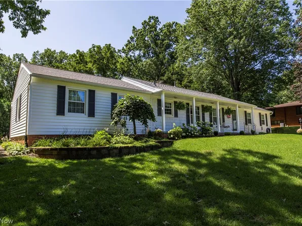 690 N Azalea Blvd, Barberton, OH 44203