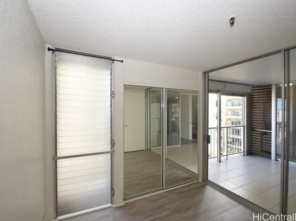 1226 Alexander St APT 802, Honolulu, HI 96826