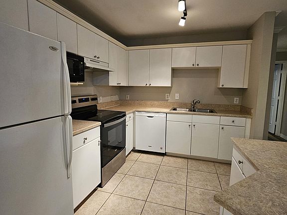 5th image of 3591 KERNAN Boulevard #303