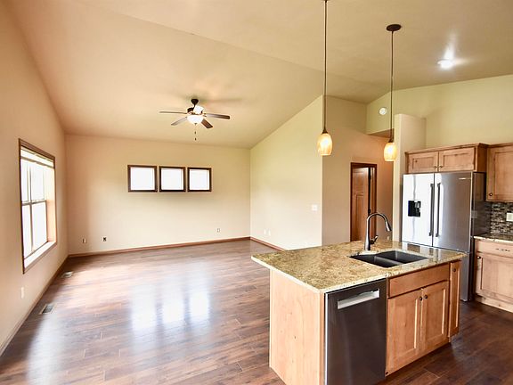 3rd image of 4905 E 61st St