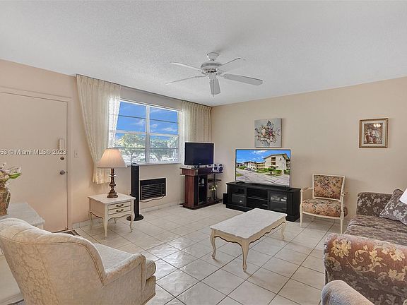 5th image of 1395 NE 167th St APT 207