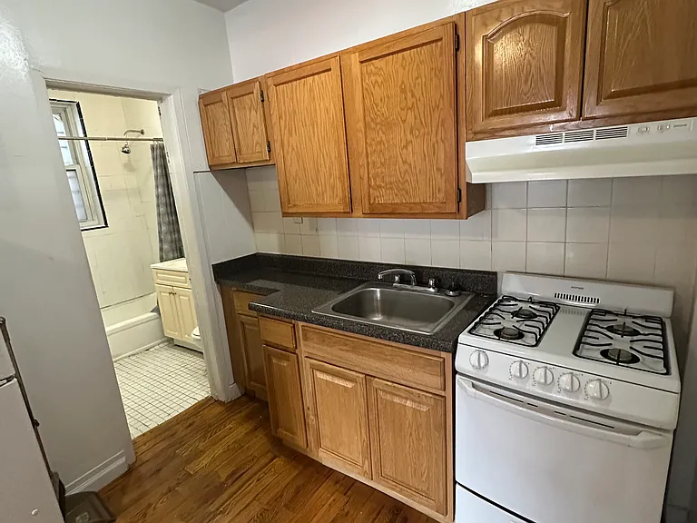 1729 Edison Ave #B — Photo 4