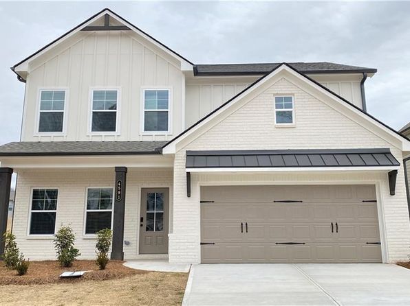 4591 Silver Oak Dr SW