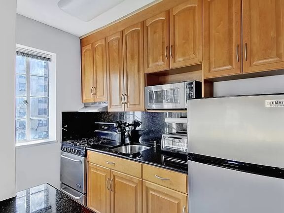 4th image of 10 Park Ave #5G