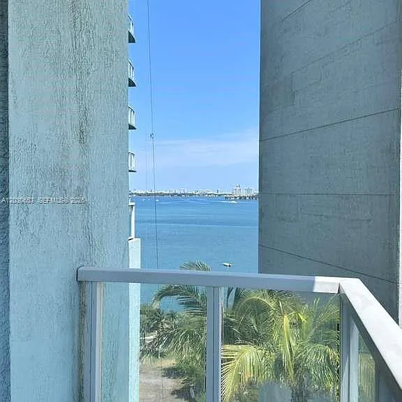 1900 N Bayshore Dr #1407 — Photo 6