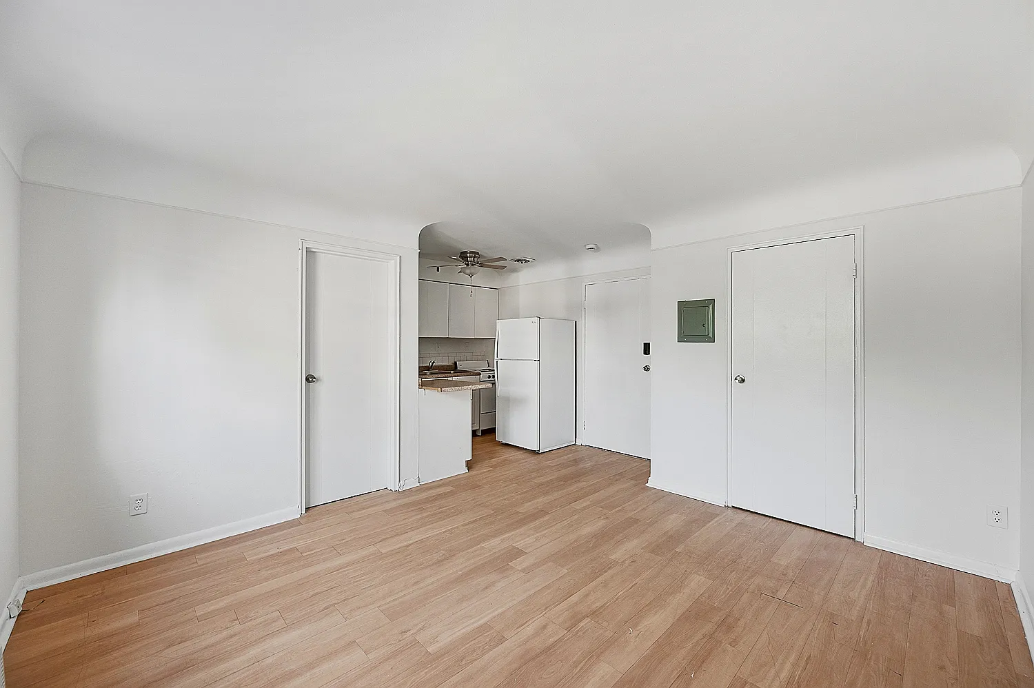Studio, 400 sqft, $750 — Photo 2