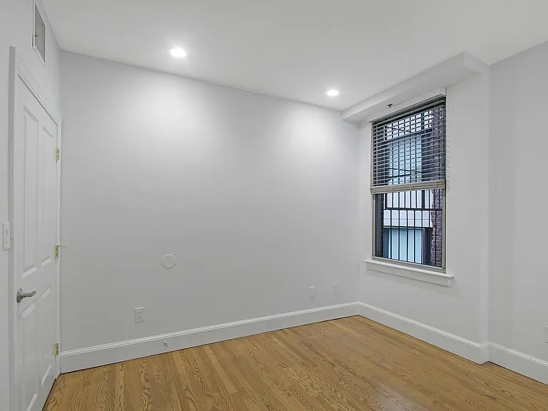 140 Boylston St #8 — Photo 11