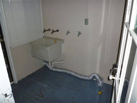 Service porch for laundry