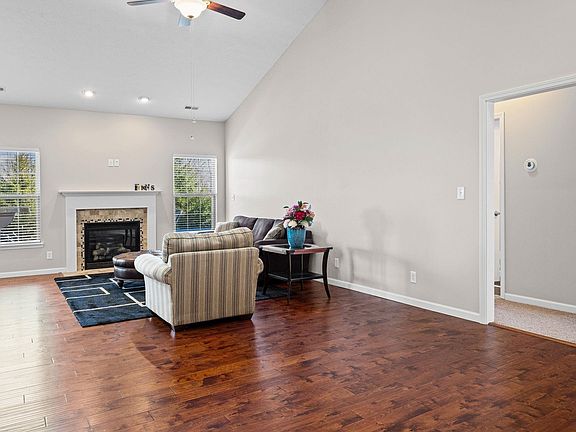 3rd image of 164 Aqueduct Cir