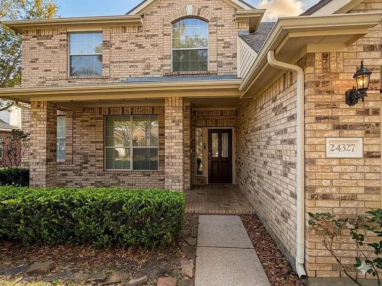 24327 Lanning Dr — Photo 2