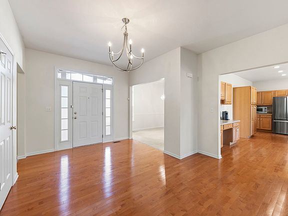 4th image of 2132 Colonial St