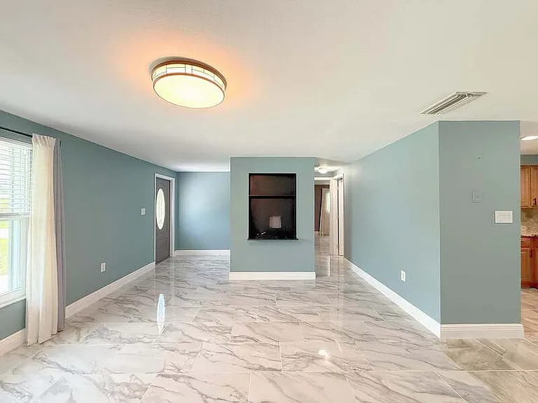 2055 Hyatt Dr — Photo 10