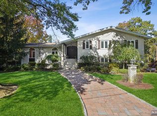 11 Ellington Pl, Englewood Cliffs, NJ 07632