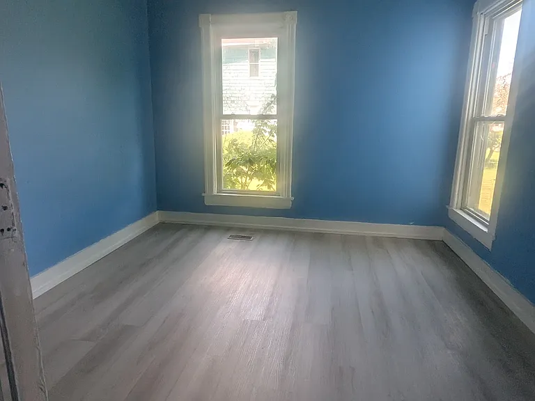 1027 Grand Central Ave #A — Photo 5