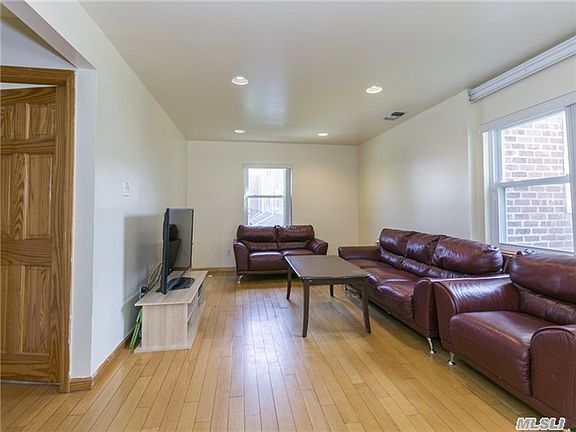 2nd image of 6747 Cloverdale Ln