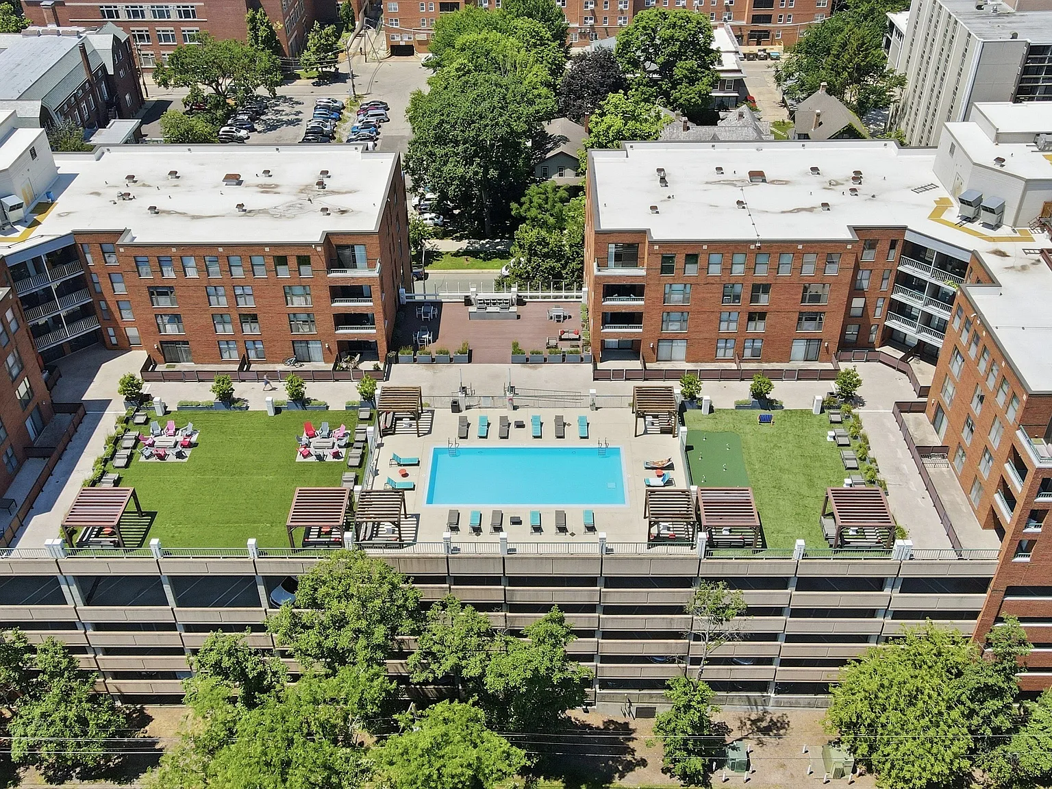 Evanston Place — Photo 2