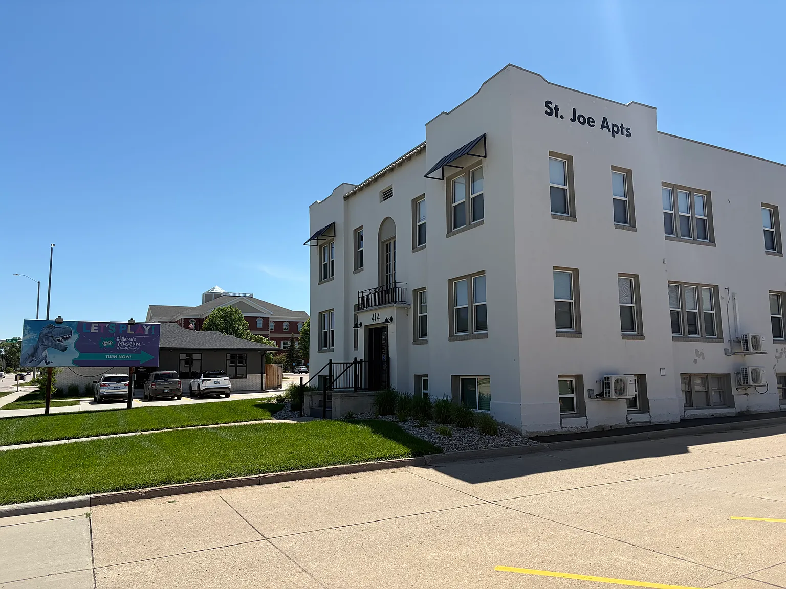 2 bed, 700 sqft, $895 — Photo 1