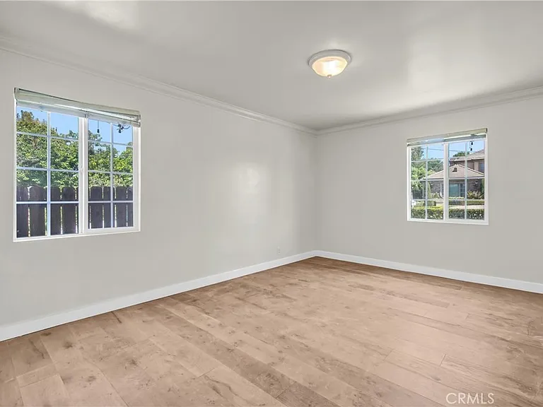 712 W Longden Ave — Photo 16