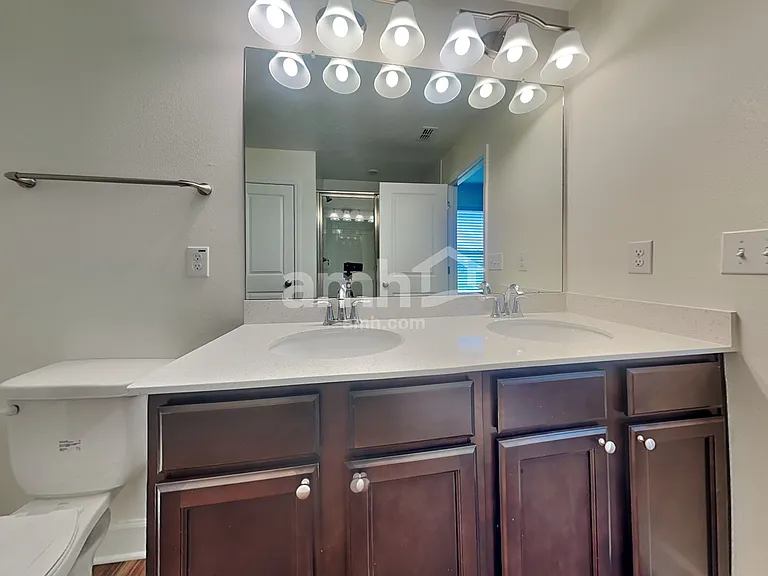 1017 Walden Pond Dr — Photo 16