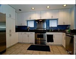 4th image of 2337 N Southport Ave #2