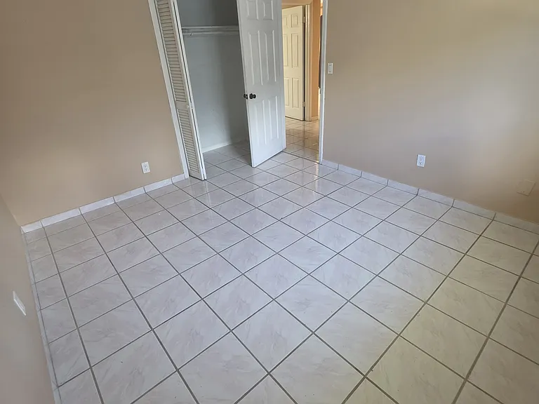 812 NE 2nd St #2 — Photo 16