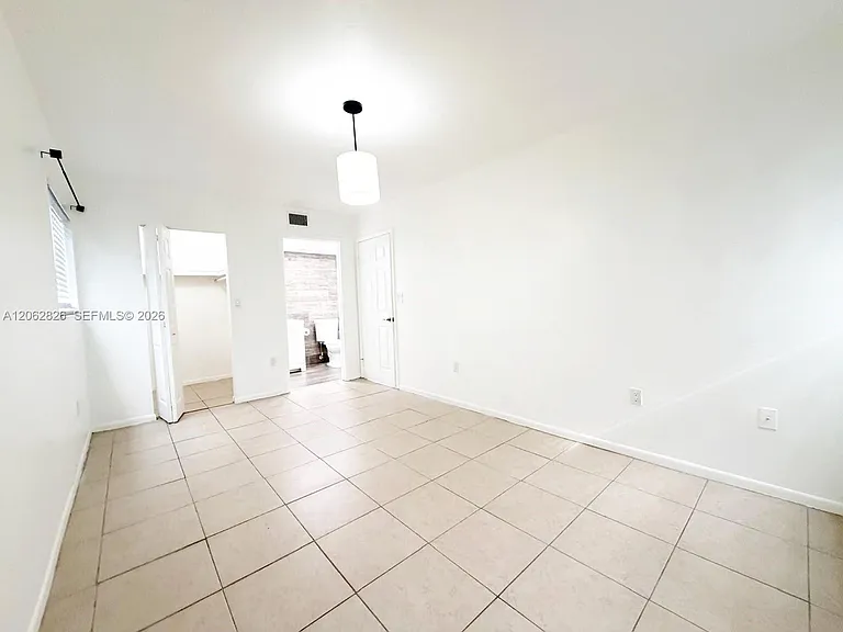 20681 NE 4th Pl #101 — Photo 4