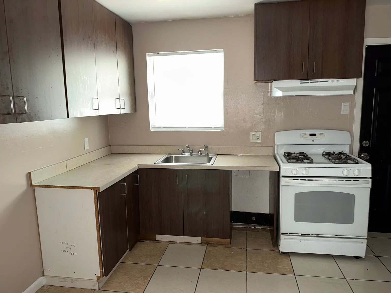 3 bed, 946 sqft, $1,750 — Photo 3