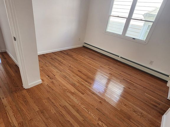 2nd image of 164 Rossiter Ave Floor 2