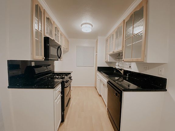 3rd image of 10619 Landale St