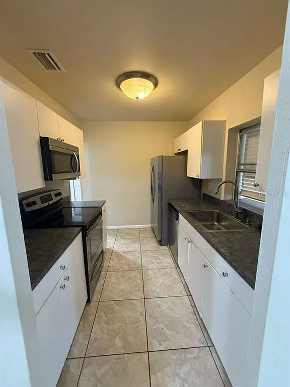 2 bed, 2.0 bath, 888 sqft, $1,550 — Photo 3