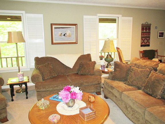 3rd image of 228 Stratford Dr