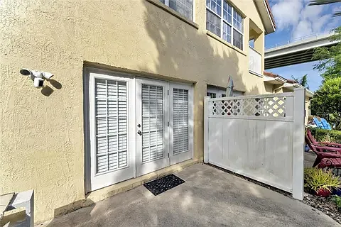 100 Palm Harbor Pkwy — Photo 40